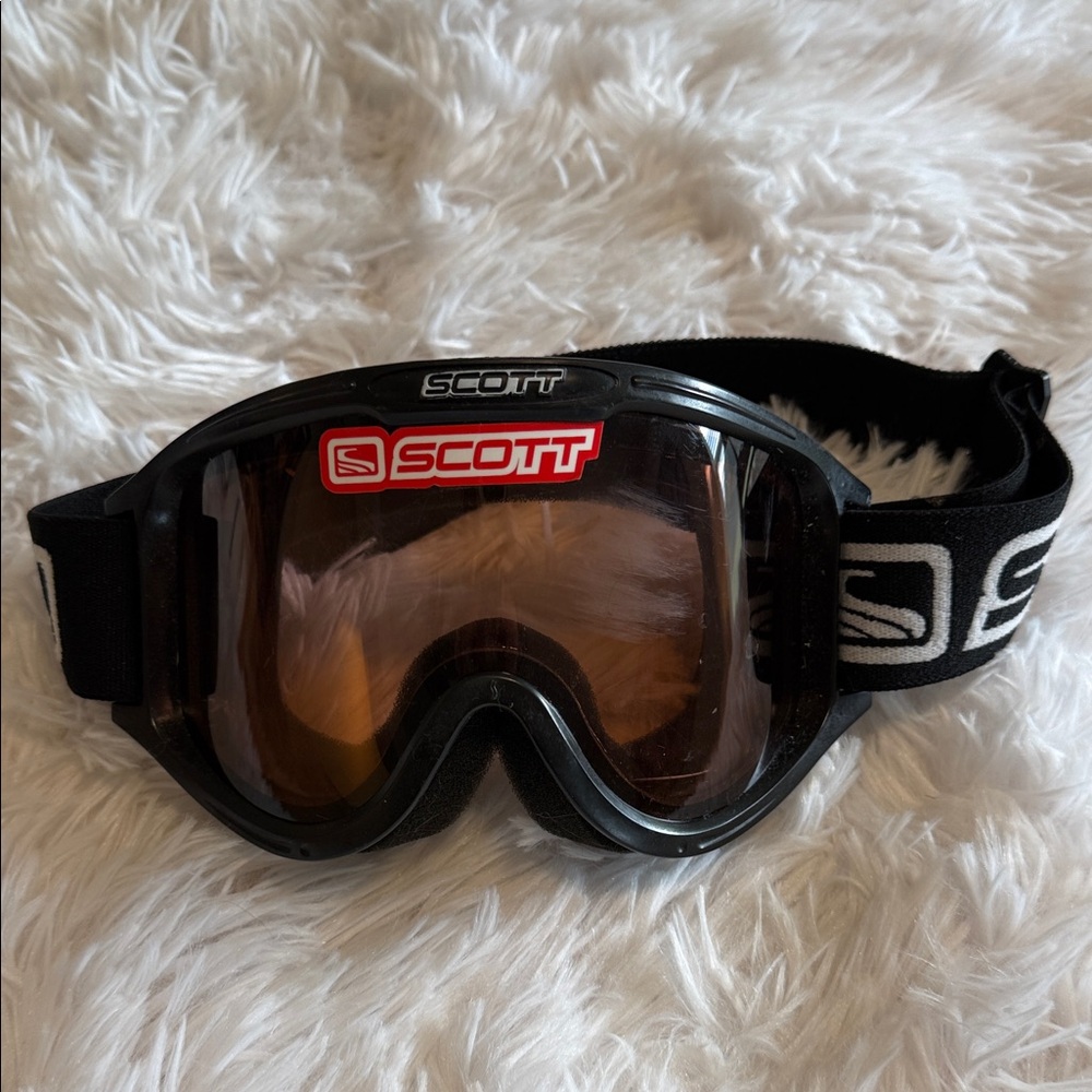 Scott ski glasses - scratched